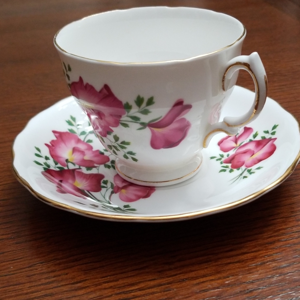 Vintage Royal Vale tea cup and saucer
